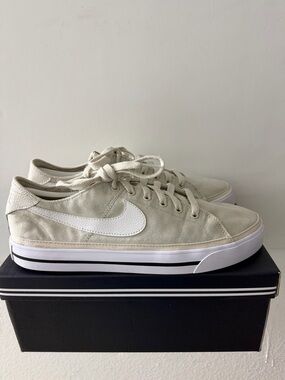 Women’s Nike Court Legacy - Size 11.  Men’Size 9.5 Canvas Light Bone  ~ Clean!
